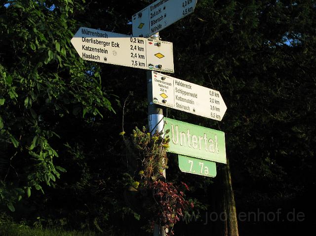 einheitliche wanderschilder im ganzen Schwarzwald.JPG